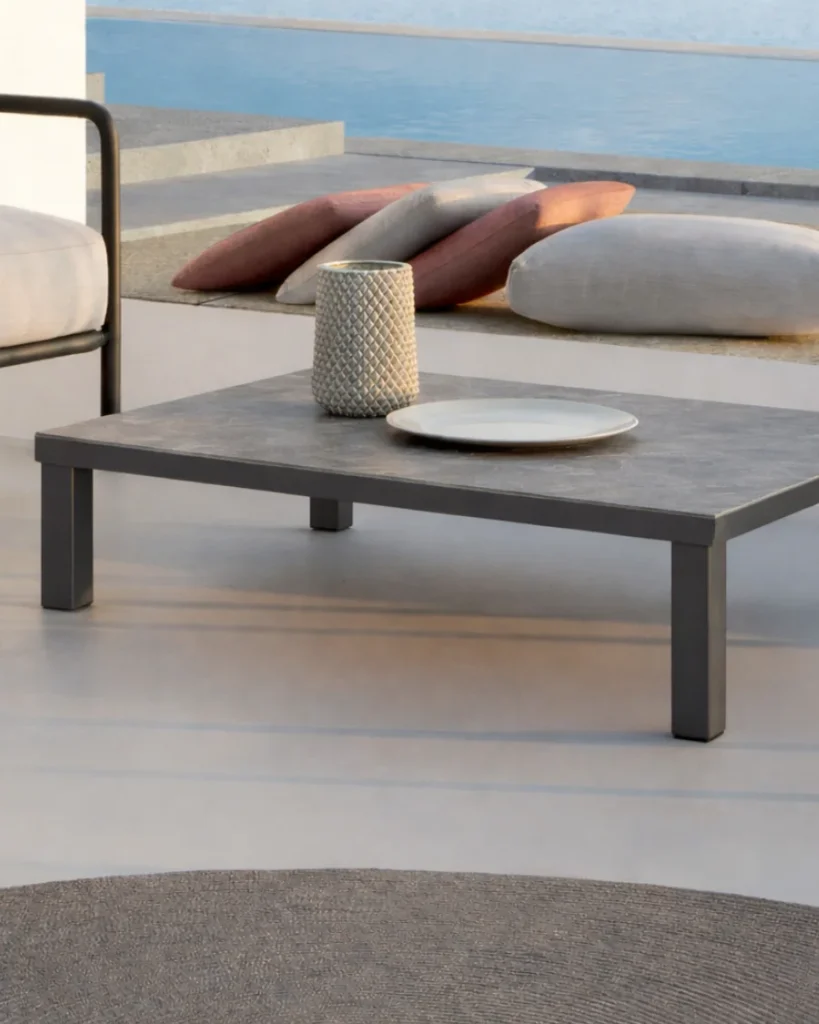 Mesa de centro Ocean en aluminio antracita con tablero en cristal cerámico