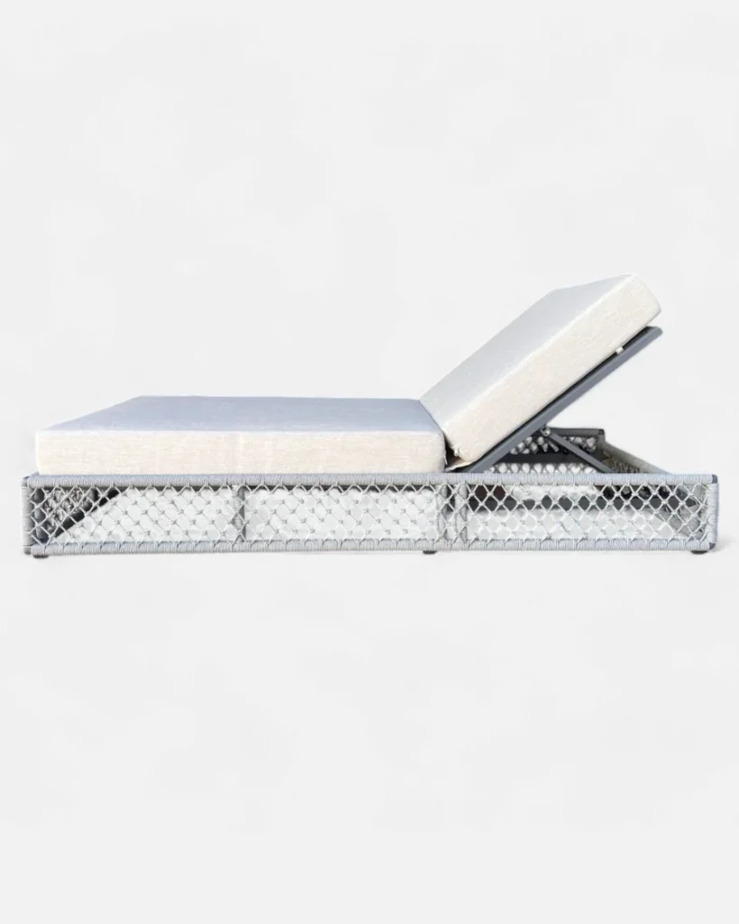 Tumbona estructura de aluminio y acabado en cuerda