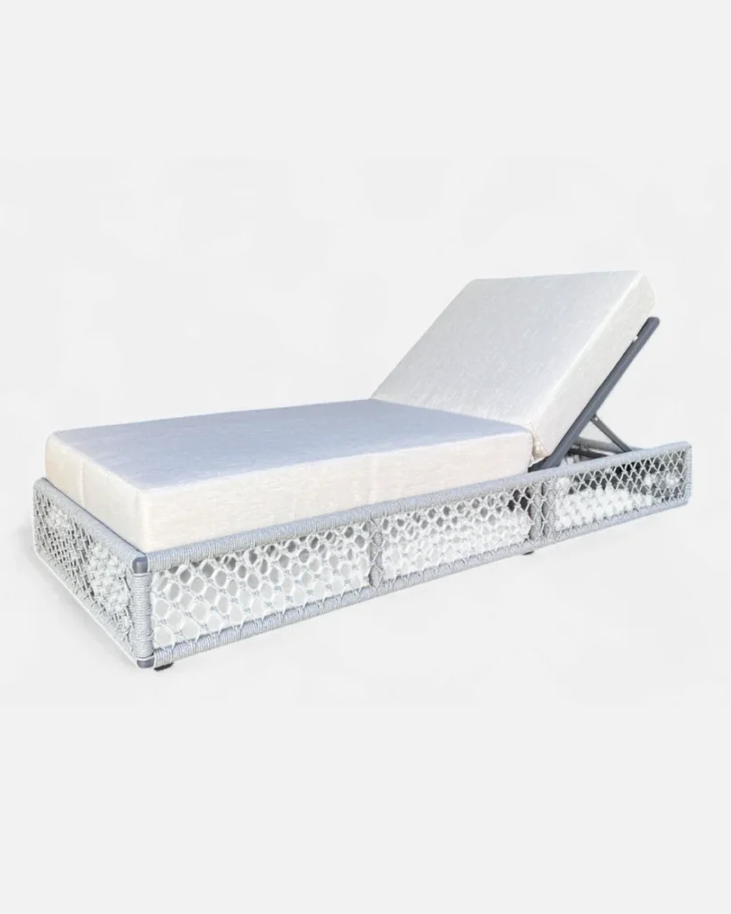 Tumbona estructura de aluminio y acabado en cuerda