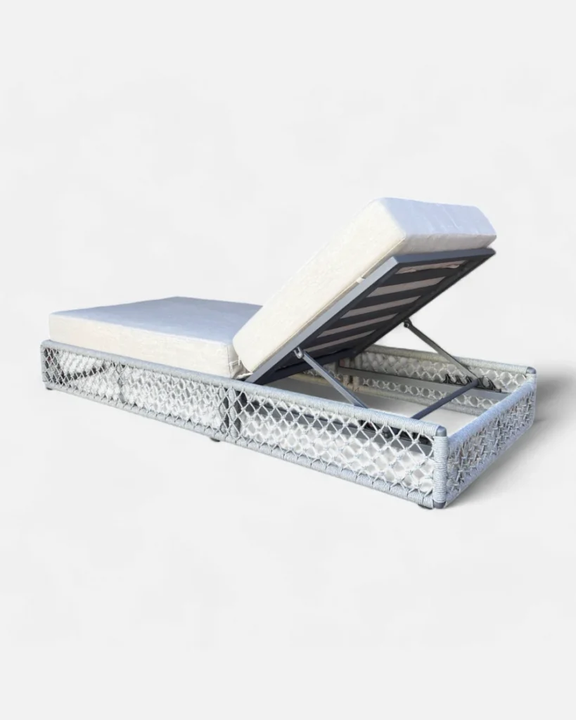 Tumbona estructura de aluminio y acabado en cuerda