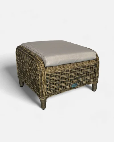 Reposapiés de ratán