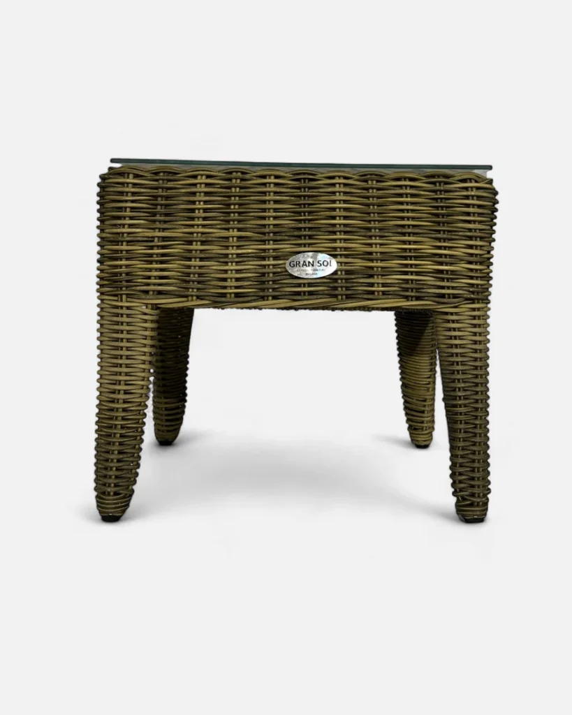 Mesa auxiliar pequeña de ratán