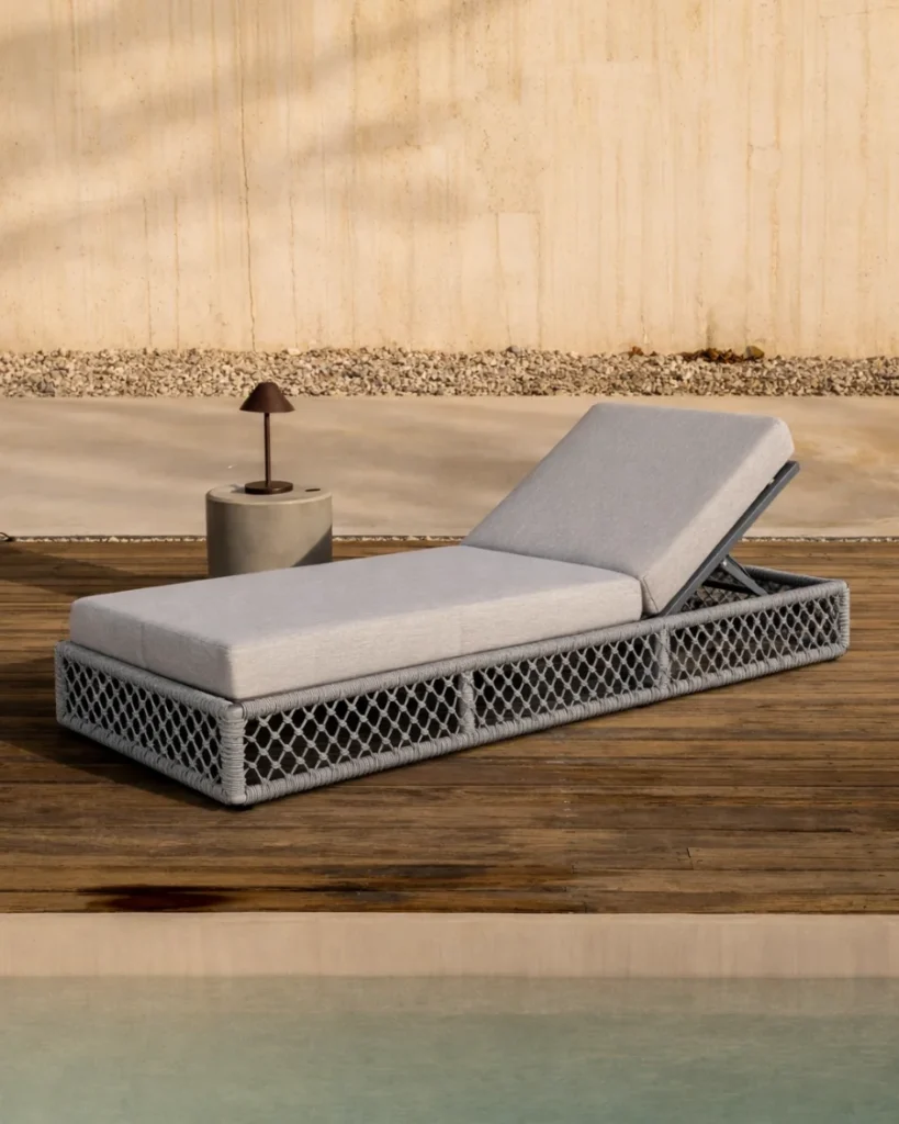 Tumbona estructura de aluminio y acabado en cuerda