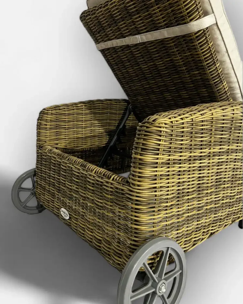 Tumbona para piscina y jardin de ratan con ruedas