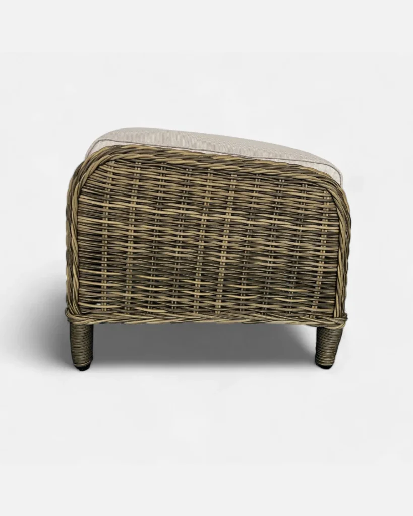 Reposapiés de ratán