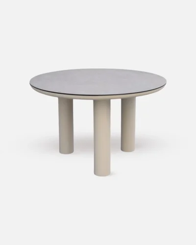 Mesa redonda gris de porcelánico para exterior
