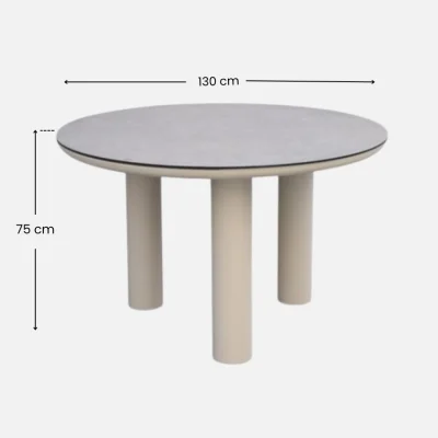 Mesa gris de porcelánico para exterior